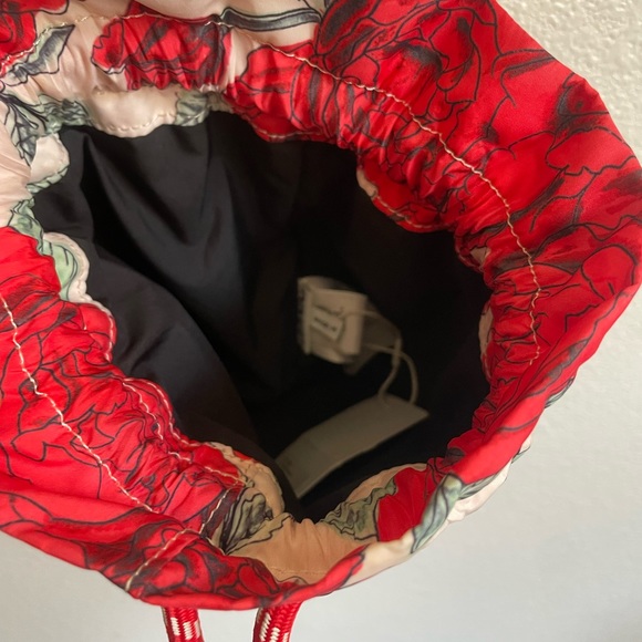 GANNI Recycled Tec Seasonal Drawstring Clinch Bucket Bag Rose Brazil Print - Picture 7 of 11